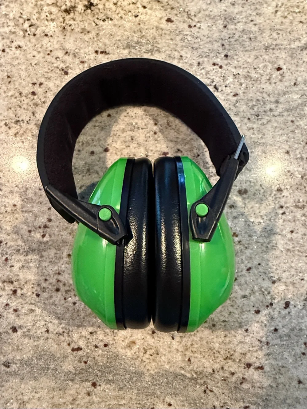 Like New- Snug Safe n Sound Kids Ear Defenders Earmuffs Noise Cancelation